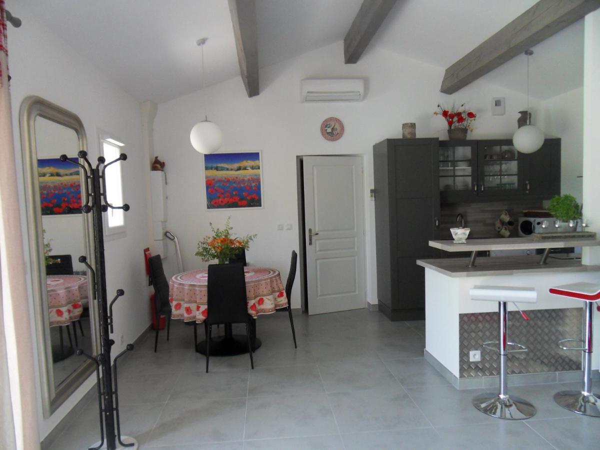 Les Hauts D'Eyragues Gite Reverie Meuble Classe 4 Etoiles Exterior photo